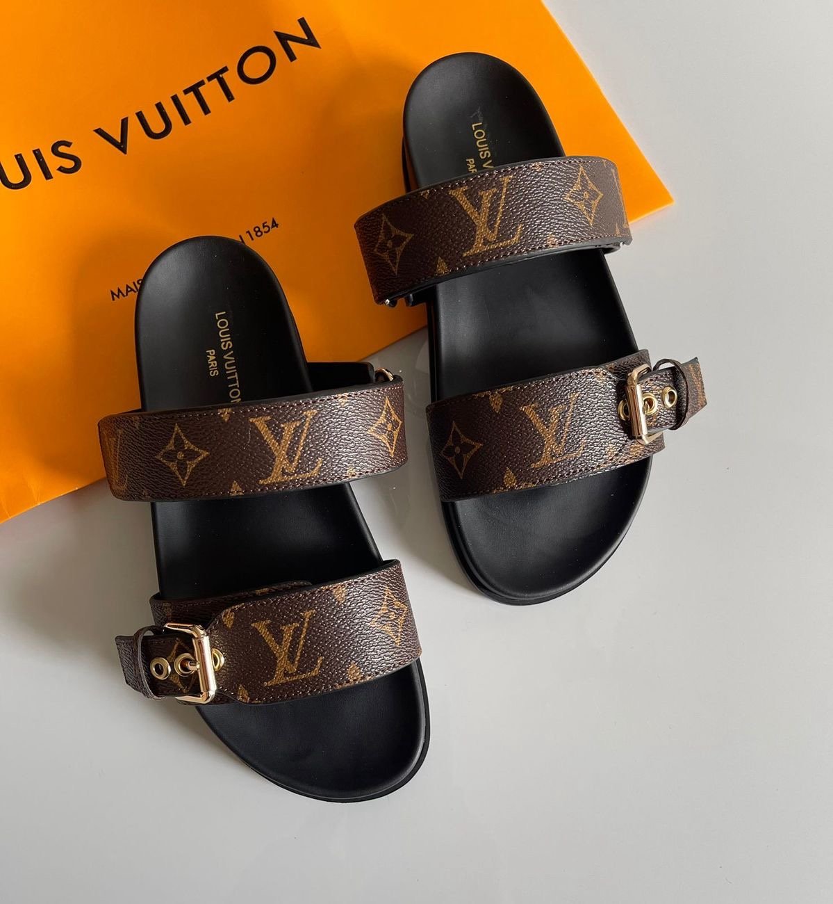 Lv sandals(wholesale and retail)
