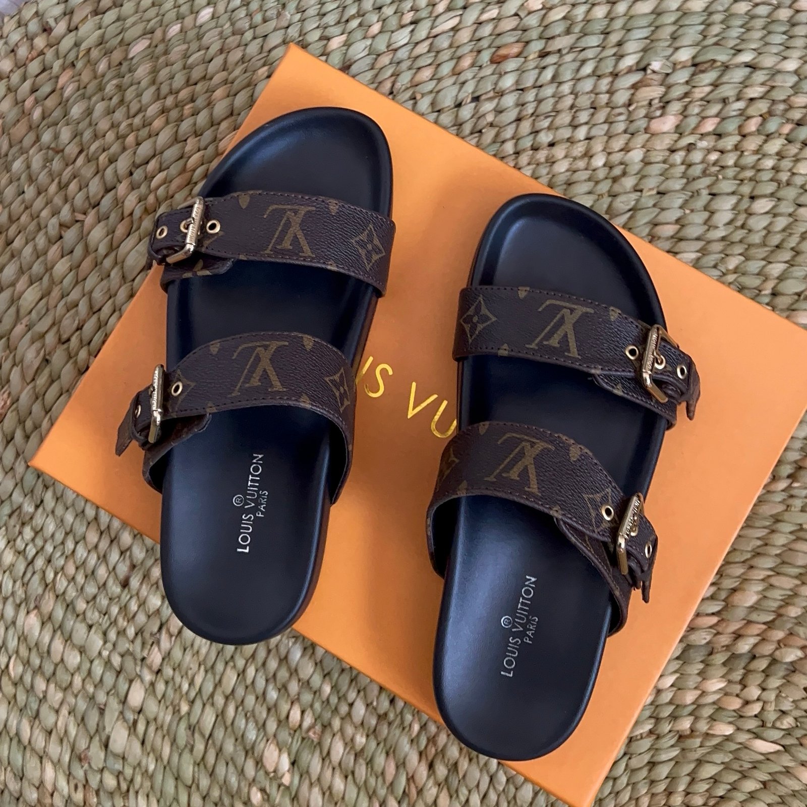 Lv sandals(wholesale and retail)
